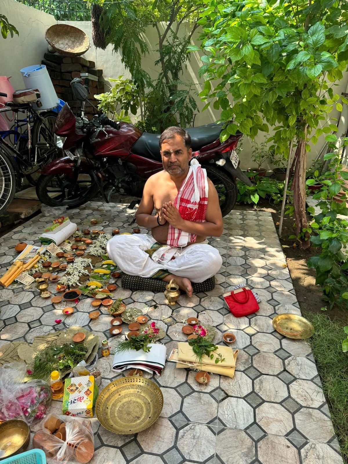 ग्रहण का पितृपक्ष पर कोई नकारात्मक प्रभाव नहीं पड़ता, बल्कि यह शुभ माना जाता है ; डॉ.शत्रुघ्न त्रिपाठी