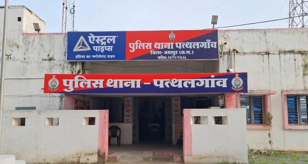 “पड़ोसी राज्यों के सुगम रास्तों के कारण गांजा तस्करी पर नहीं लग रहा विराम” लैलूंगा पुलिस की सूचना पर लाखों रुपये का अवैध गांजा के साथ दो तस्कर गिरफ्तार