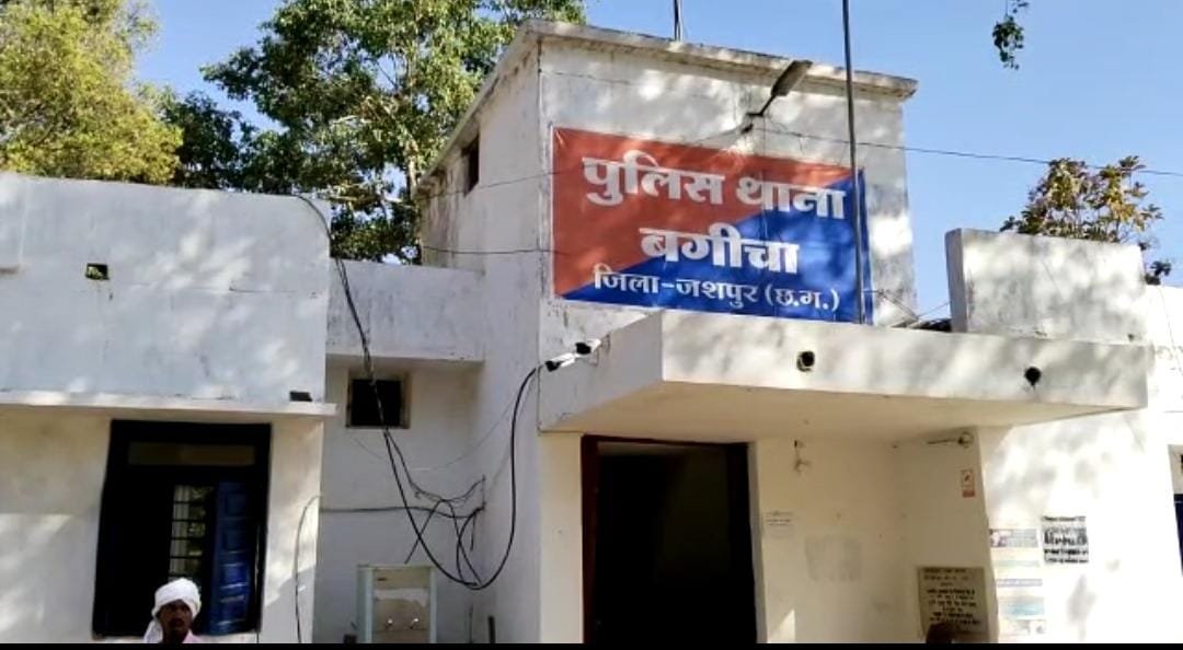 स्कूल से परिक्षा देकर लौट रही छात्रा की चक्कर आकर गिरने से मौत