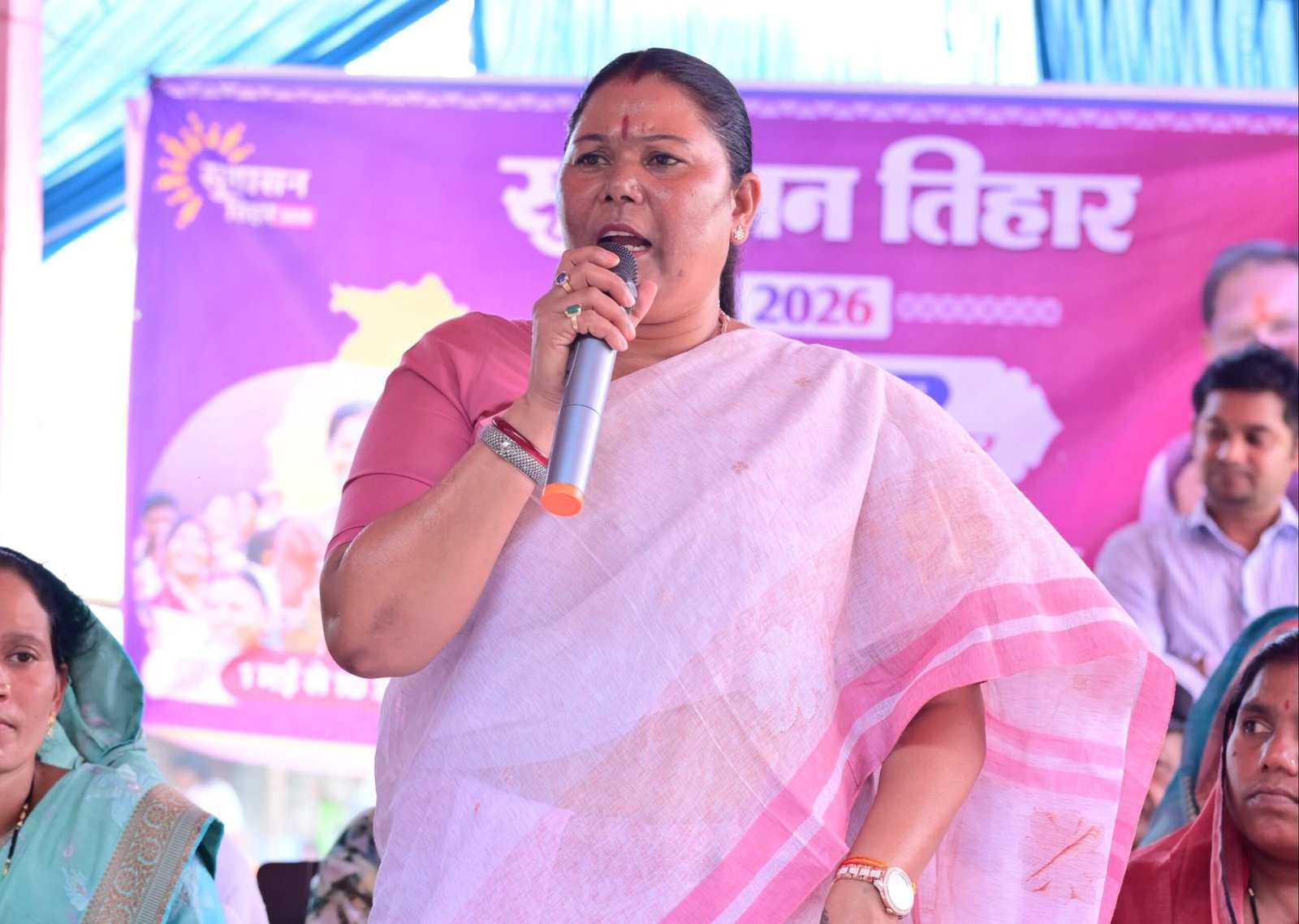 कोकियाखार  सुशासन तिहार के जन समस्या समाधान शिविर में पहुंची विधायक गोमती साय ; कहा सरकार की योजनाओं का सभी लाभ लें