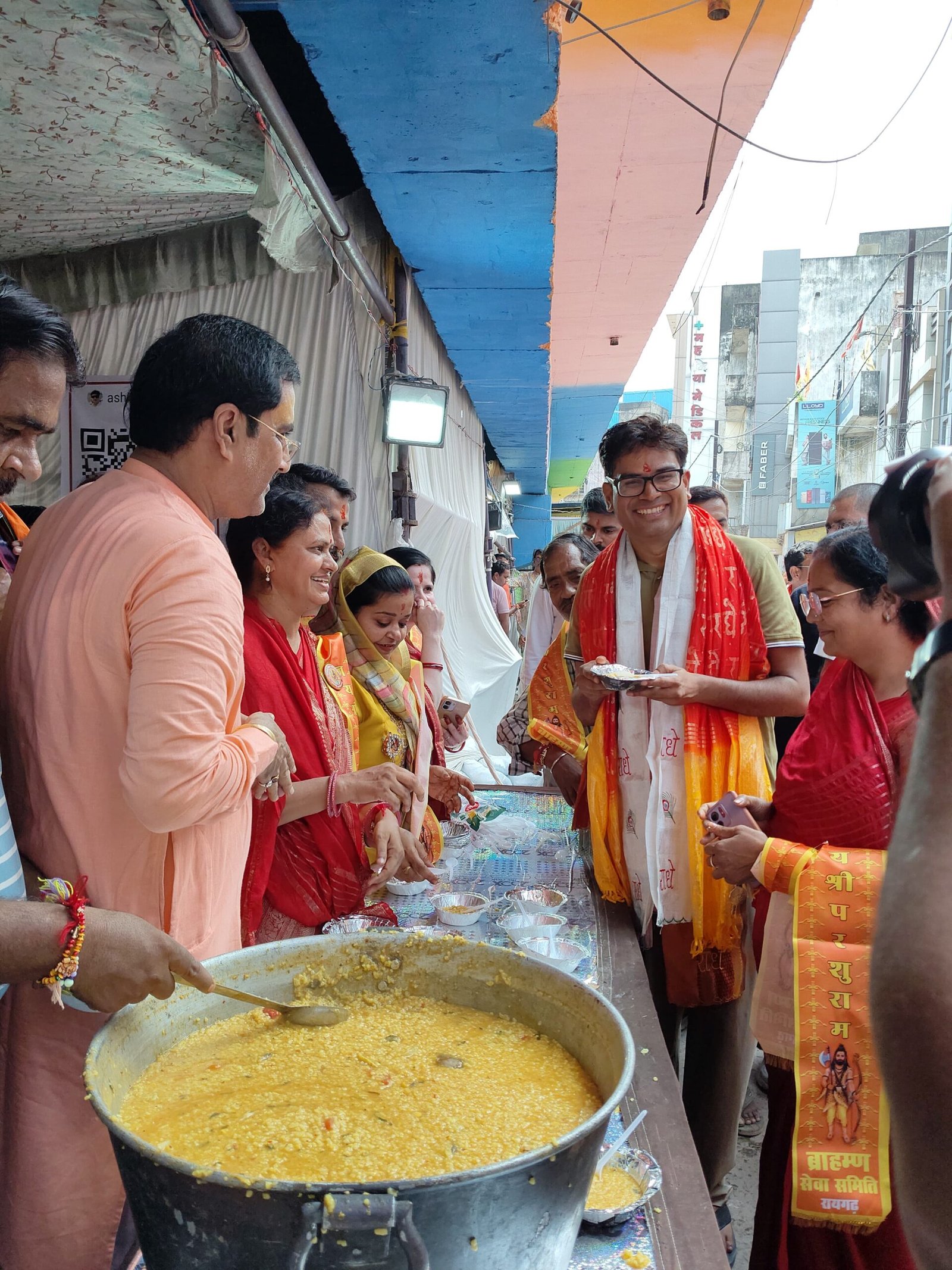 जन्माष्टमी मेले की धूम:भगवान परशुराम के जयकारों के साथ ओ.पी. चौधरी ने किया खिचड़ी प्रसाद वितरण का शुभारंभ…