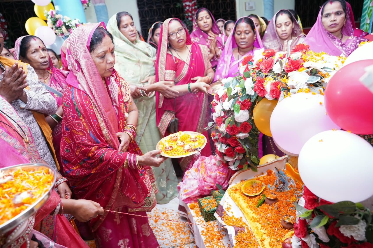 पमशाला में श्रीकृष्ण जन्माष्टमी महोत्सव पर उमड़ा आस्था का सैलाब: मटकी फोड़ का हुआ आयोजन, लड्डू गोपाल को झूला झुलाया माखन मिश्री का लगाया गया भोग….